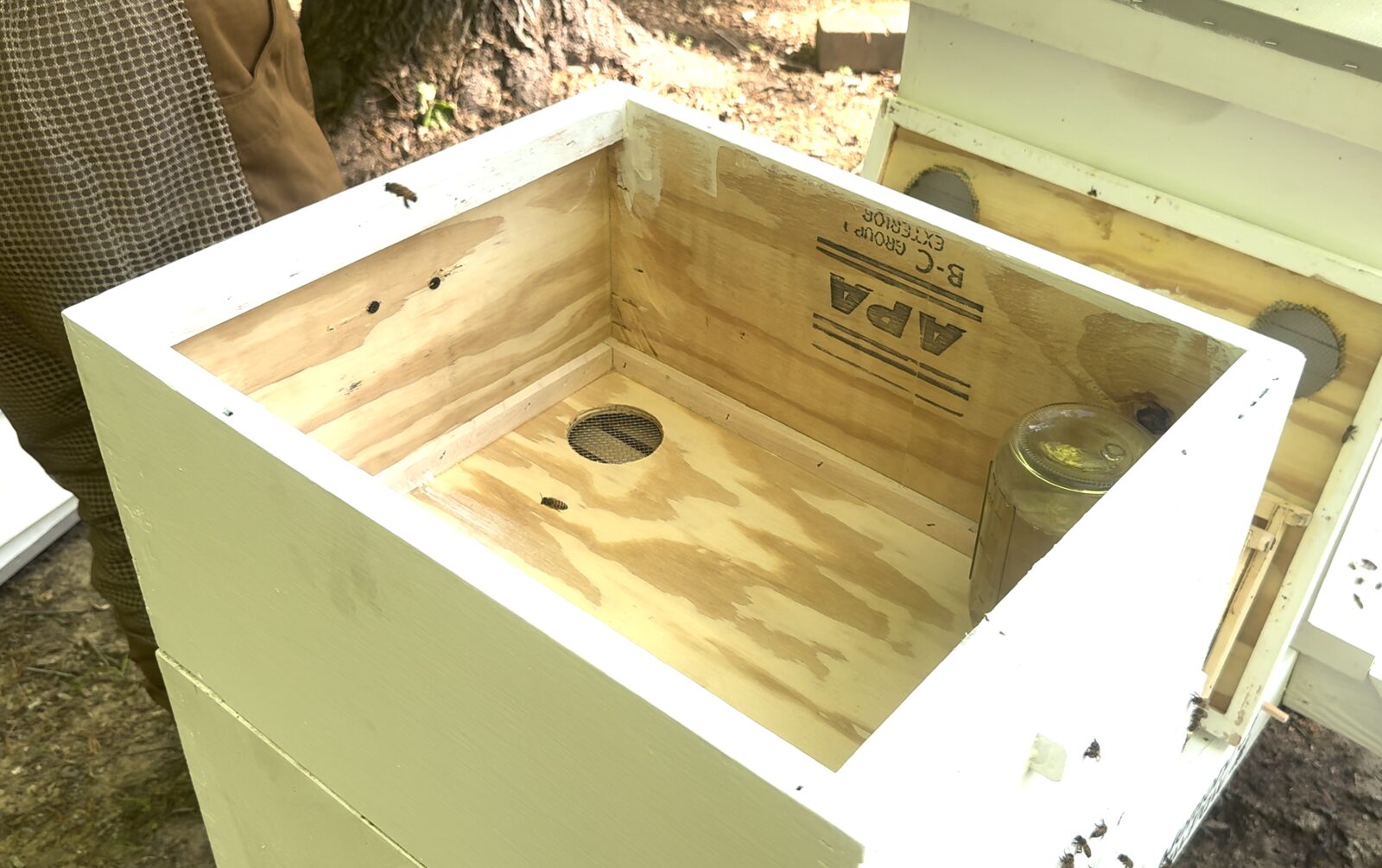 Custom top feeder box installed on hive